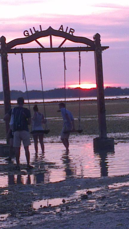 Tua Tua Keladi Bungalows Gili Air Bagian luar foto