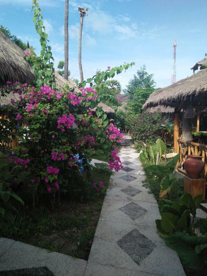 Tua Tua Keladi Bungalows Gili Air Bagian luar foto